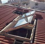 חלונות צמודים, מודיעין