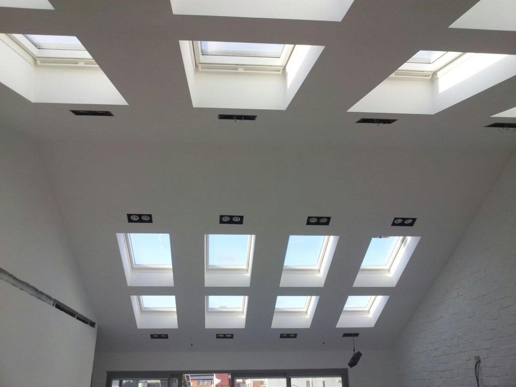 16 חלונות חשמליים VELUX